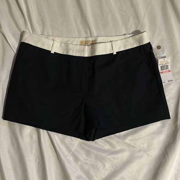 MICHAEL Michael Kors NWT women’s casual shorts black with white waist Size 10 - Picture 2 of 13